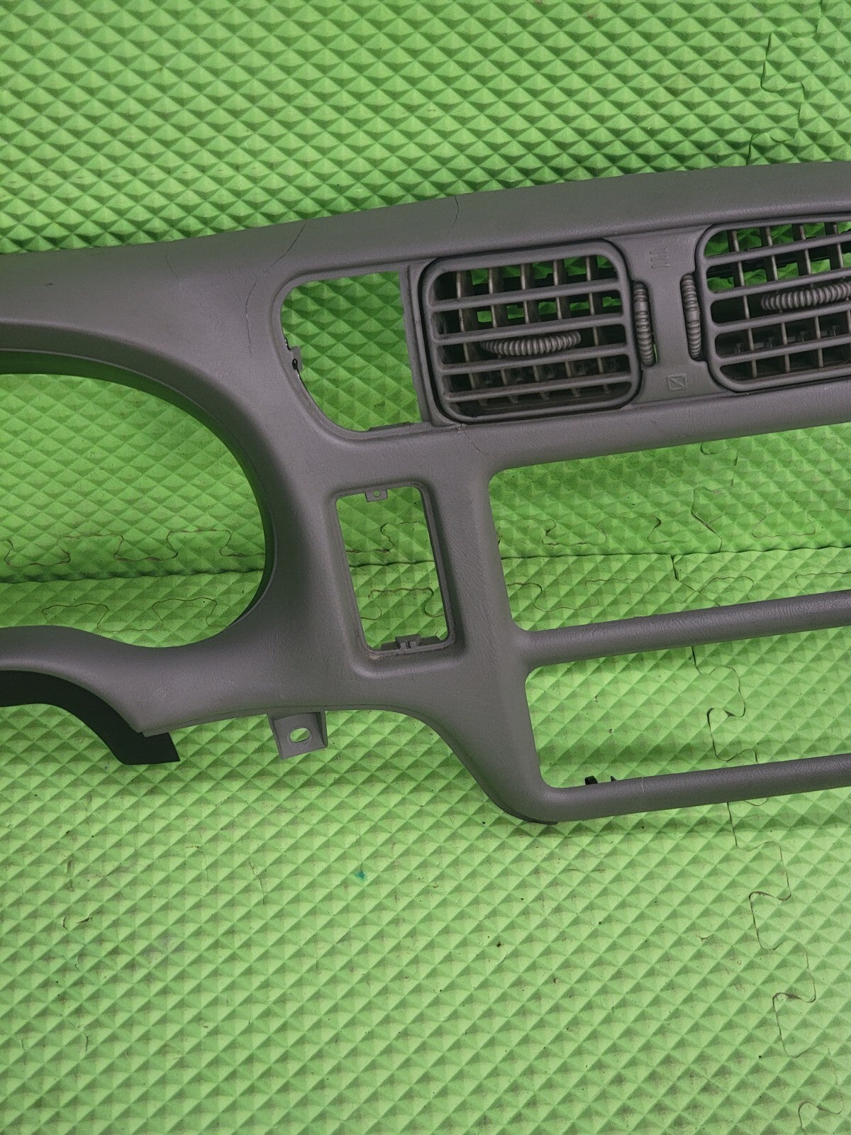 98-04 BLAZER S10 JIMMY SONOMA Cluster Dash Radio Bezel Tan C8