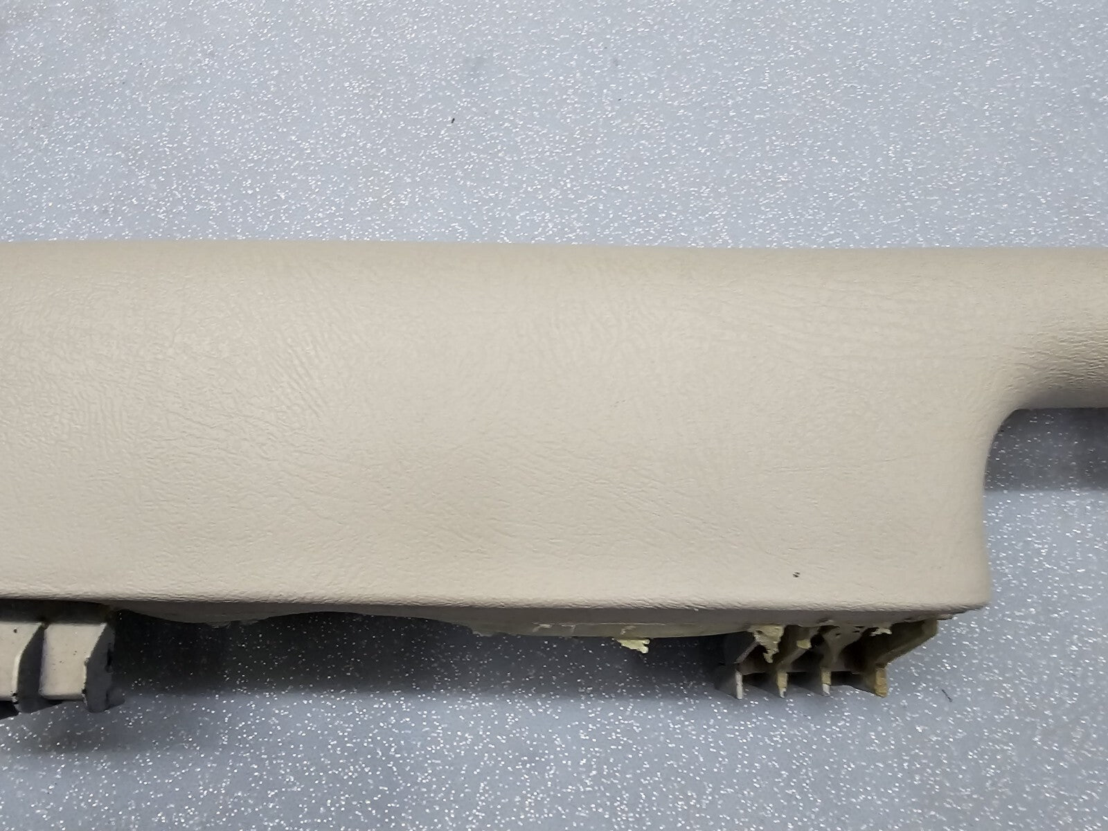 99-02 Chevrolet GMC Silverado Tahoe Front Right Door Armrest Handle Light Tan H1
