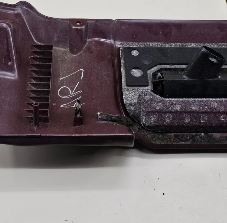 🔥95-99 Chevrolet GM Silverado Lower Bolster Dash Trim Panel Vent RED OEM