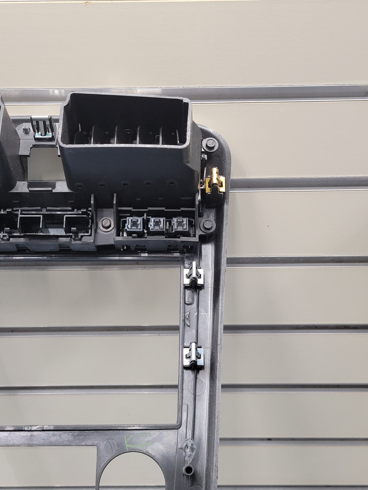 07-09 Equinox Center Dash Radio Climate Stereo Bezel Trim Panel SILVER/BLACK B43