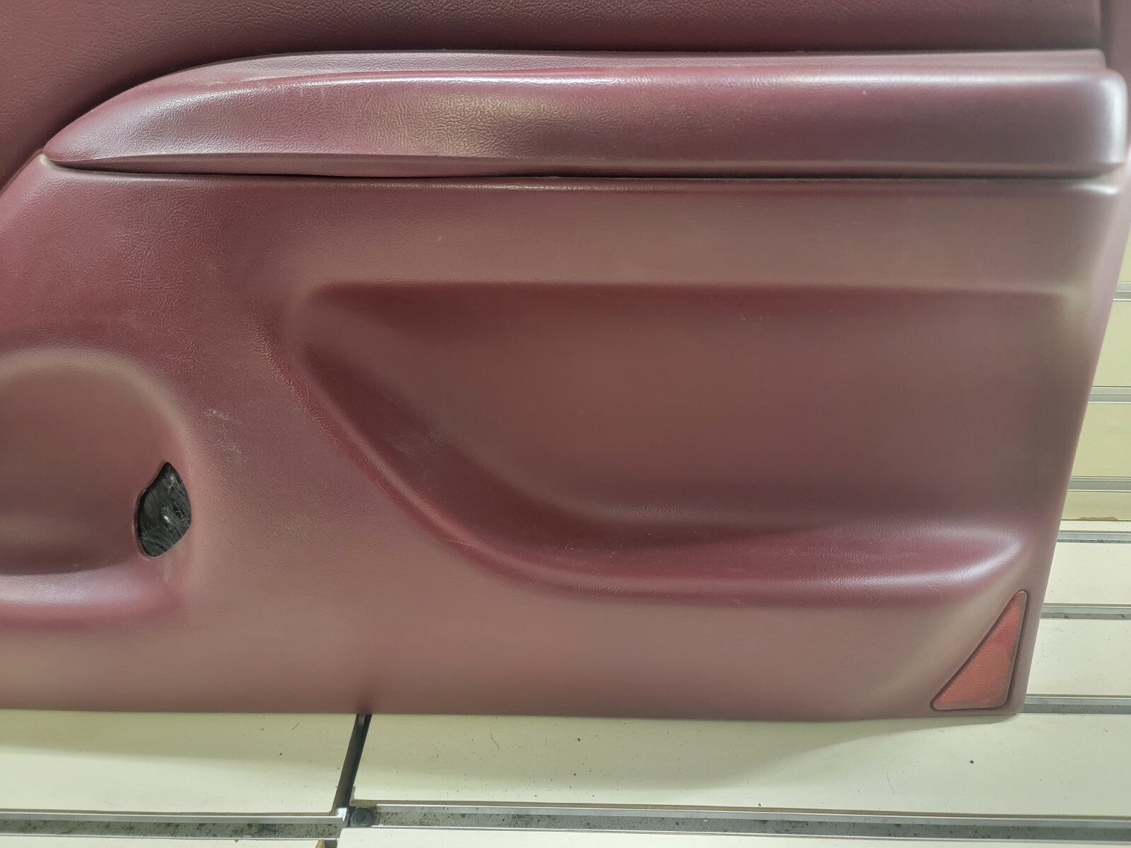92-96 Ford F150 F250 BRONCO Door Panel Front right passenger 1/2 manual red D18