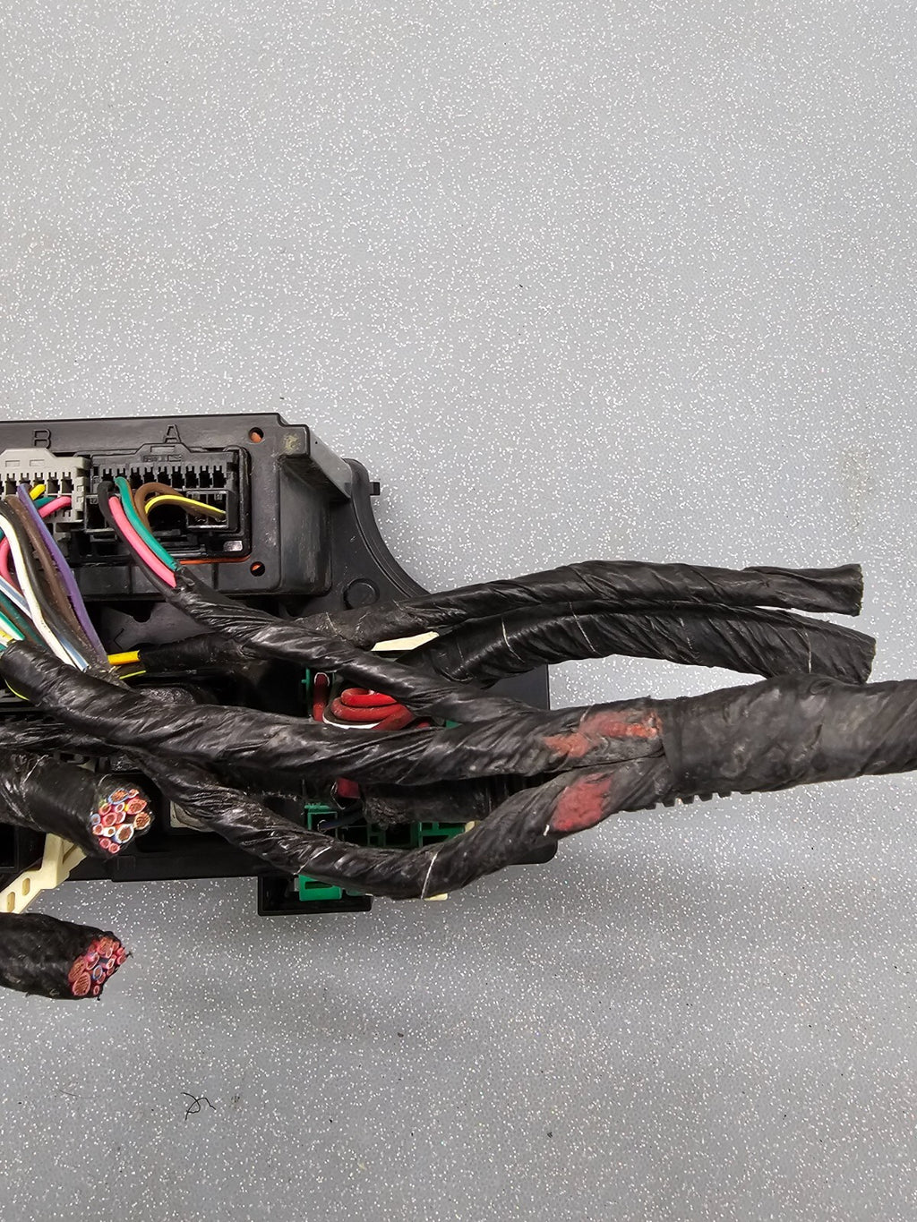 🔥2008 - 2009 CHRYSLER SEBRING / AVENGER FUSEBOX POWER RELAY TIPM MODULE BCM
