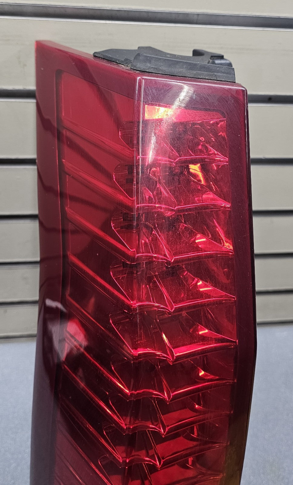 🔥04-09 CADILLAC SRX LEFT DRIVER MASTER REAR BRAKE TAIL STOP LIGHT LAMP ASSEMBLY
