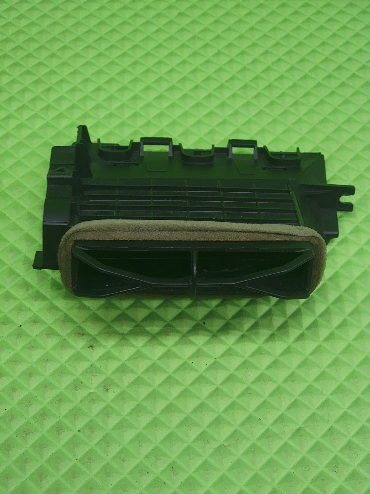 🔥2007-2012 Nissan Versa Dash Center Air Vent Louver VT20