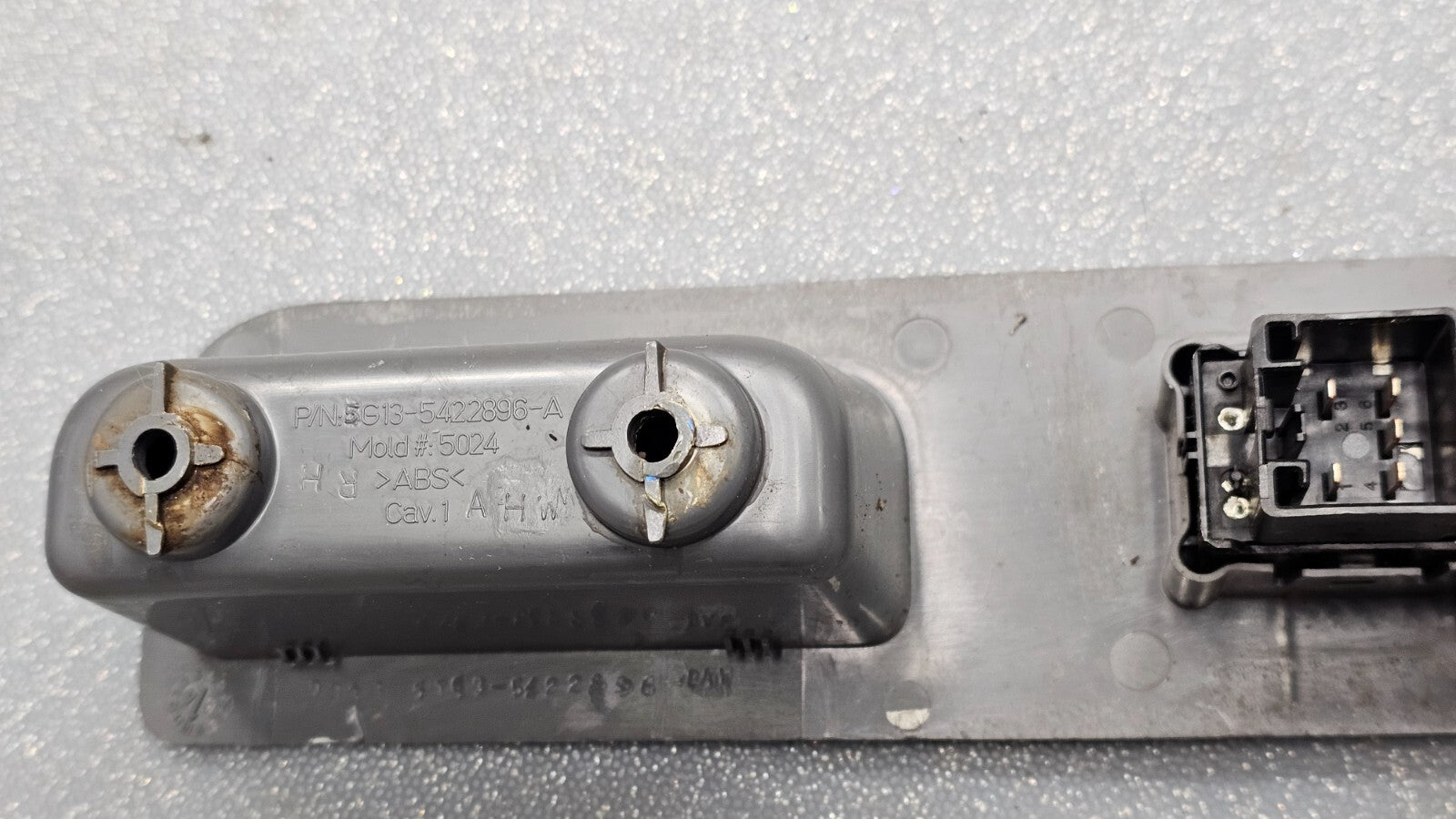 🔥05-07 Five hundred Montego Right Passenger Power Window Switch Gray
