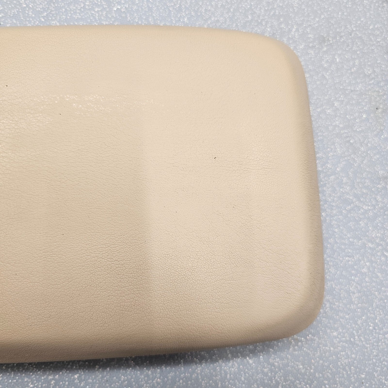 05-09 EQUINOX TORRENT Front Floor Center Console Lid Armrest Top Pad Storage Tan