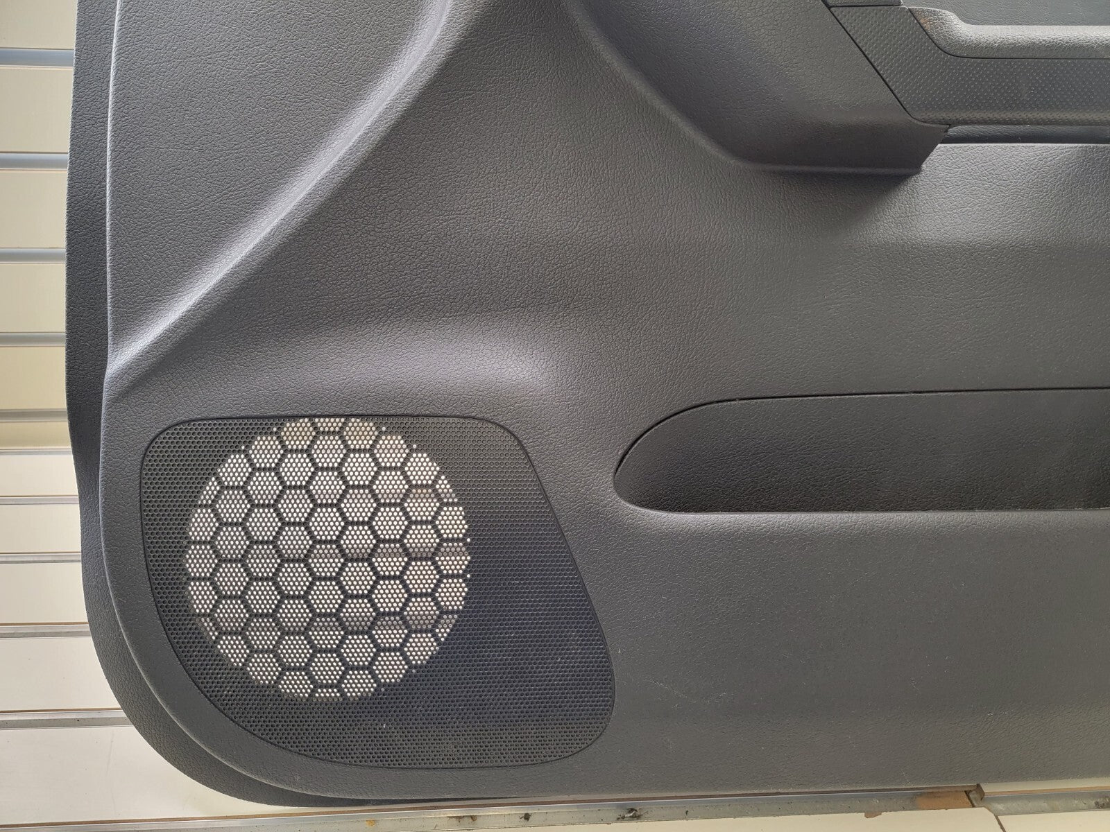 06-10 HUMMER H3 PASSENGER RIGHT FRONT DOOR TRIM PANEL black OEM