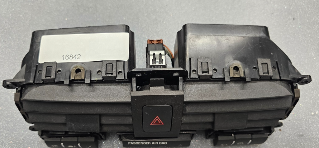 🔥07-09 CHEVROLET EQUINOX CENTER DASH A/C AIR VENT W/ HAZARD SWITCH BLACK OEM