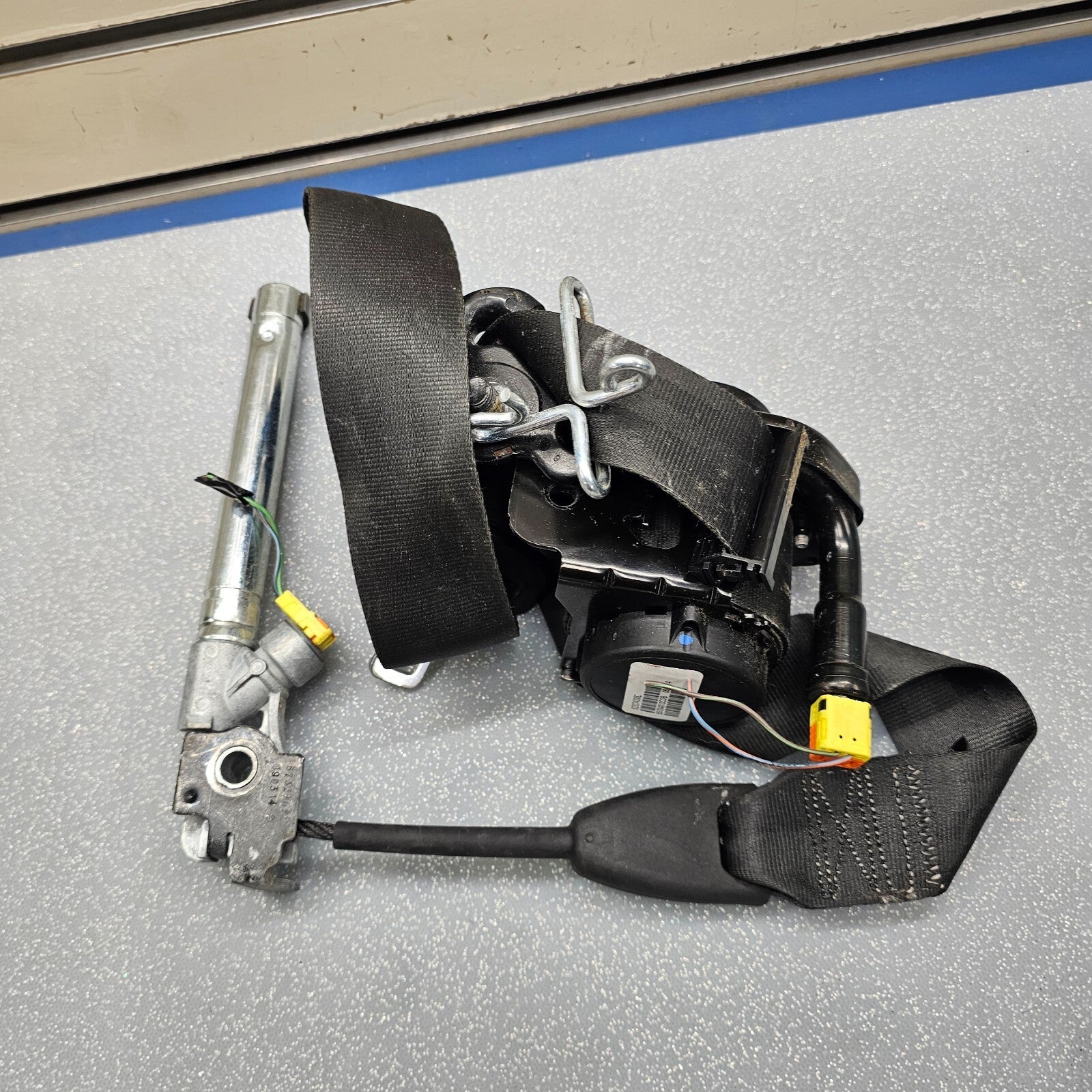 🔥2013-2015 Ford Focus Front Left Driver Seat Belt Retractor Assembly Black OEM