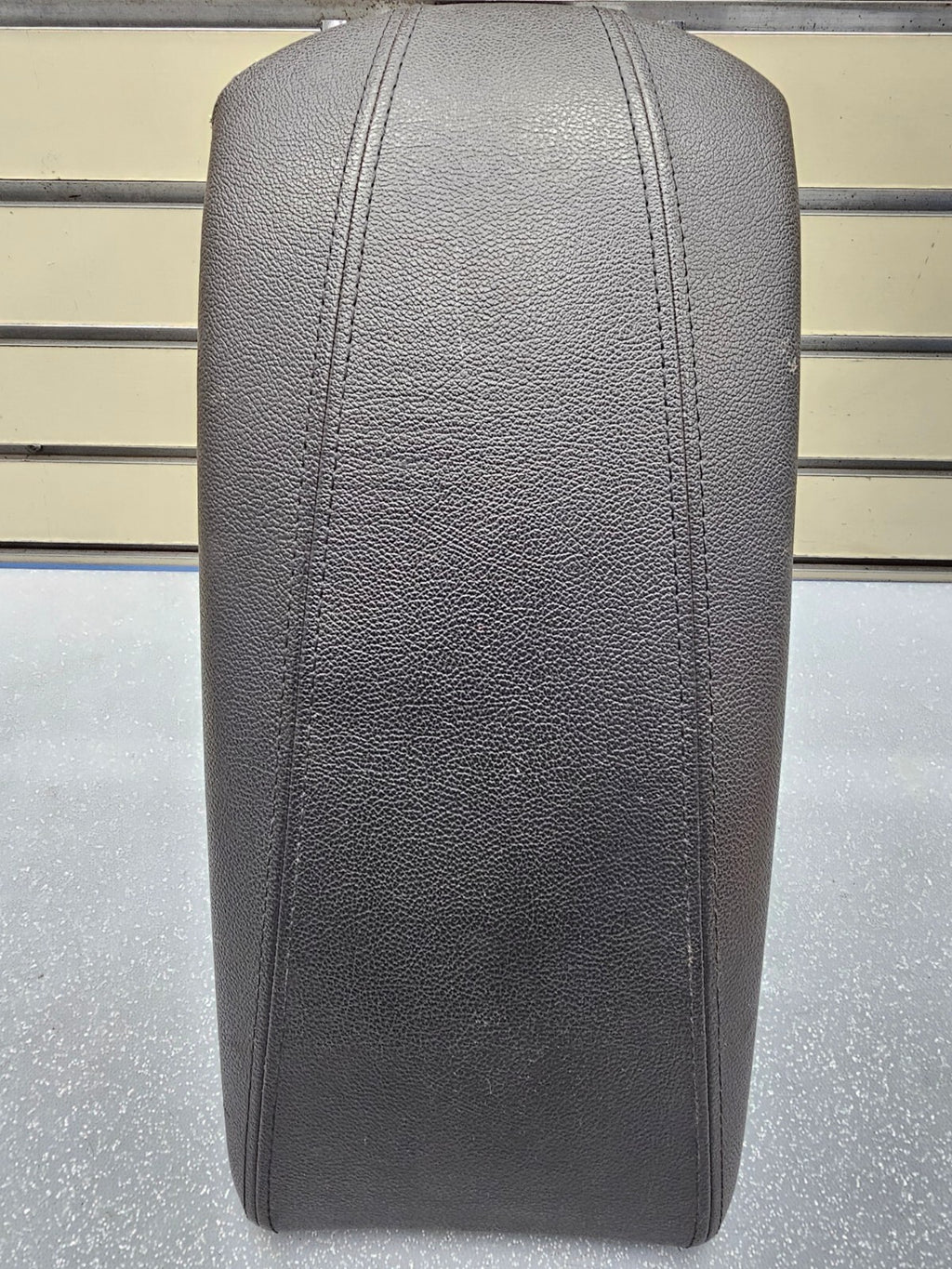 🔥11-14 HYUNDAI SONATA FRONT CENTER CONSOLE ARM REST LID COVER TOP PAD Black OEM