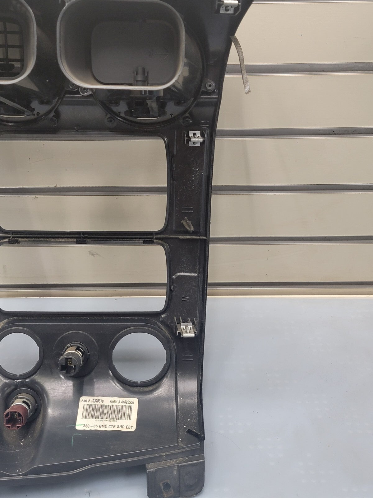 03-08 GMC ENVOY XL FRONT RADIO DASH VENT BEZEL CLIMATE CONTROL carbon fiber B45