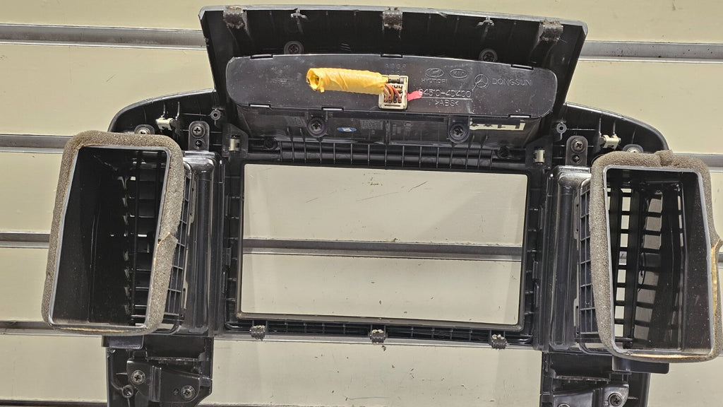 🔥2006-2014 Kia Sedona Center Dash Instrument Panel Radio Bezel Trim AIR VENTS