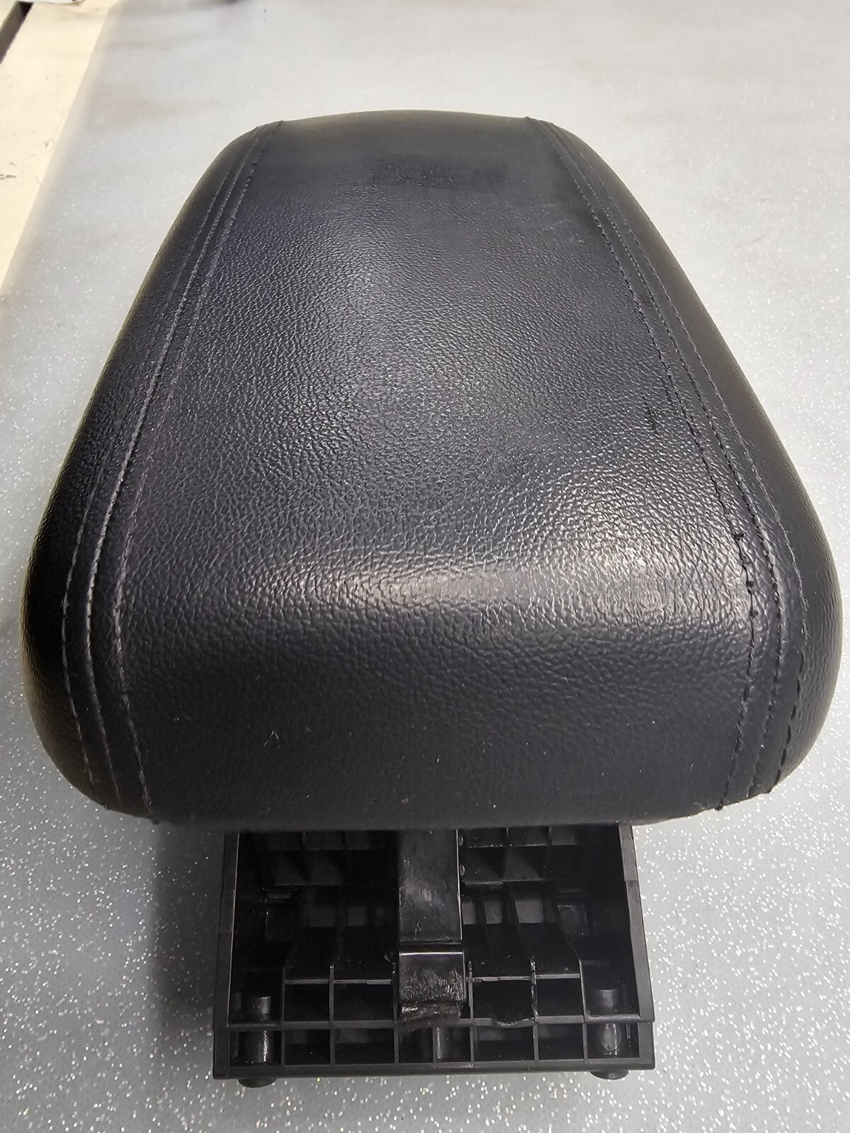 🔥2010-2013 Kia Forte Koup Center Console Leather Lid Arm Rest Storage Black OEM