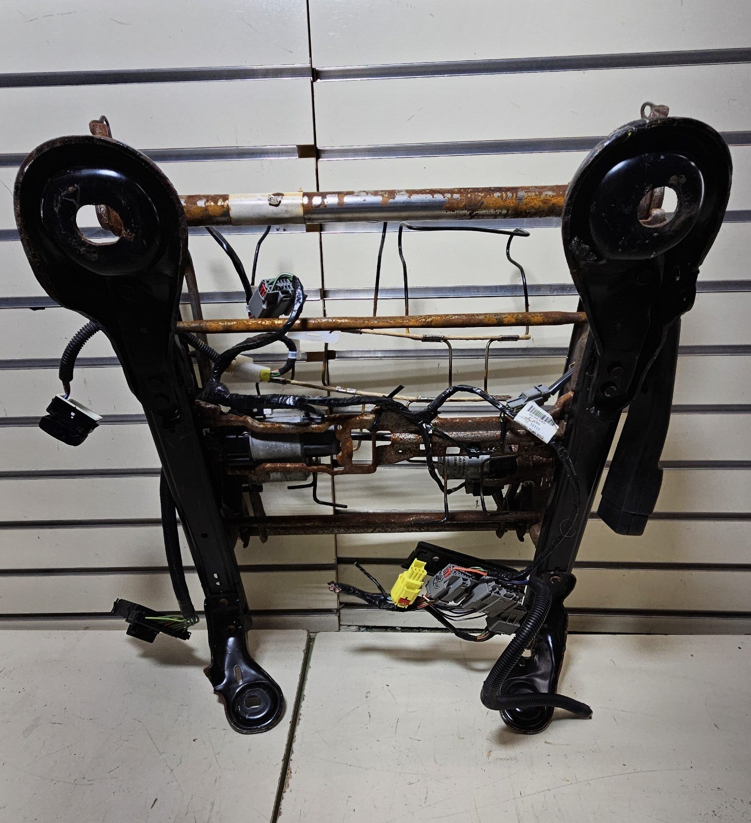 🔥09-19 Dodge Ram Left Driver Lower Front Power Seat Adjusting Track Frame Motor