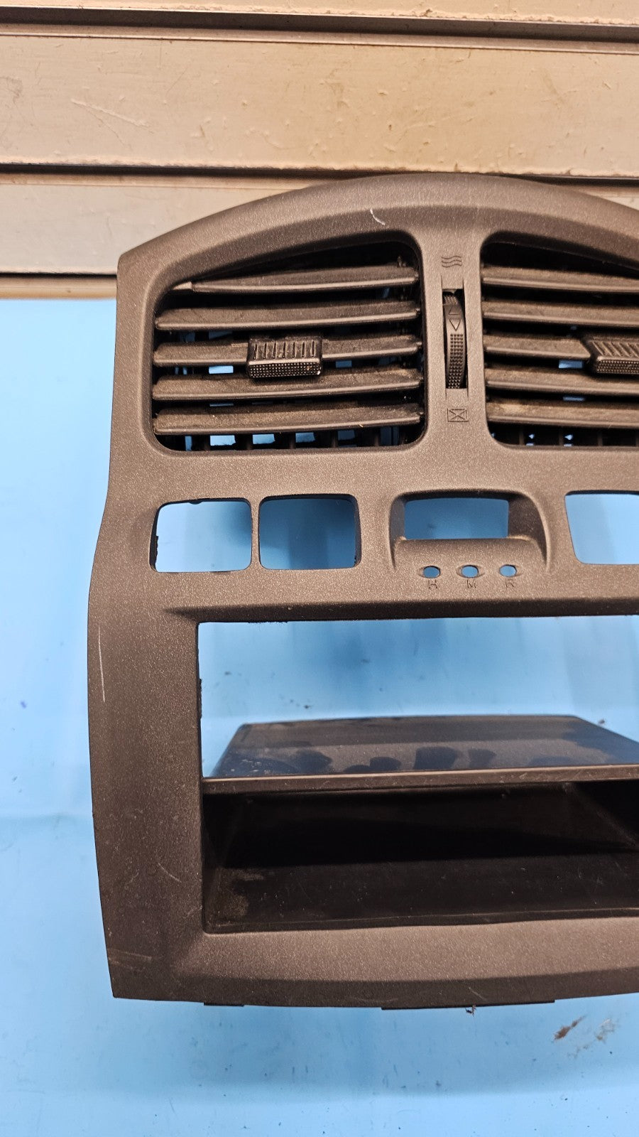🔥01-06 HYUNDAI SANTA FE CENTER DASH RADIO STEREO TRIM PANEL BEZEL BLACK OEM