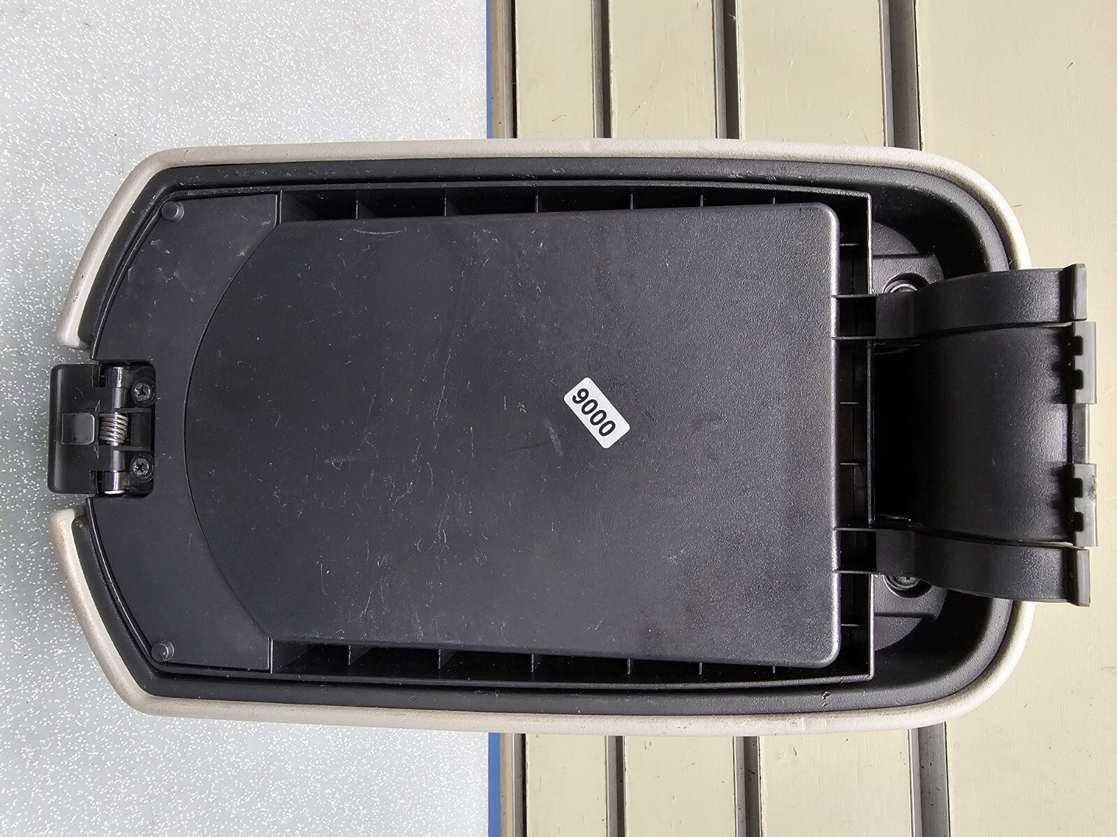 06-12 Toyota RAV4 Center Console Armrest Lid Cover Top Leather Assembly LT GRAY