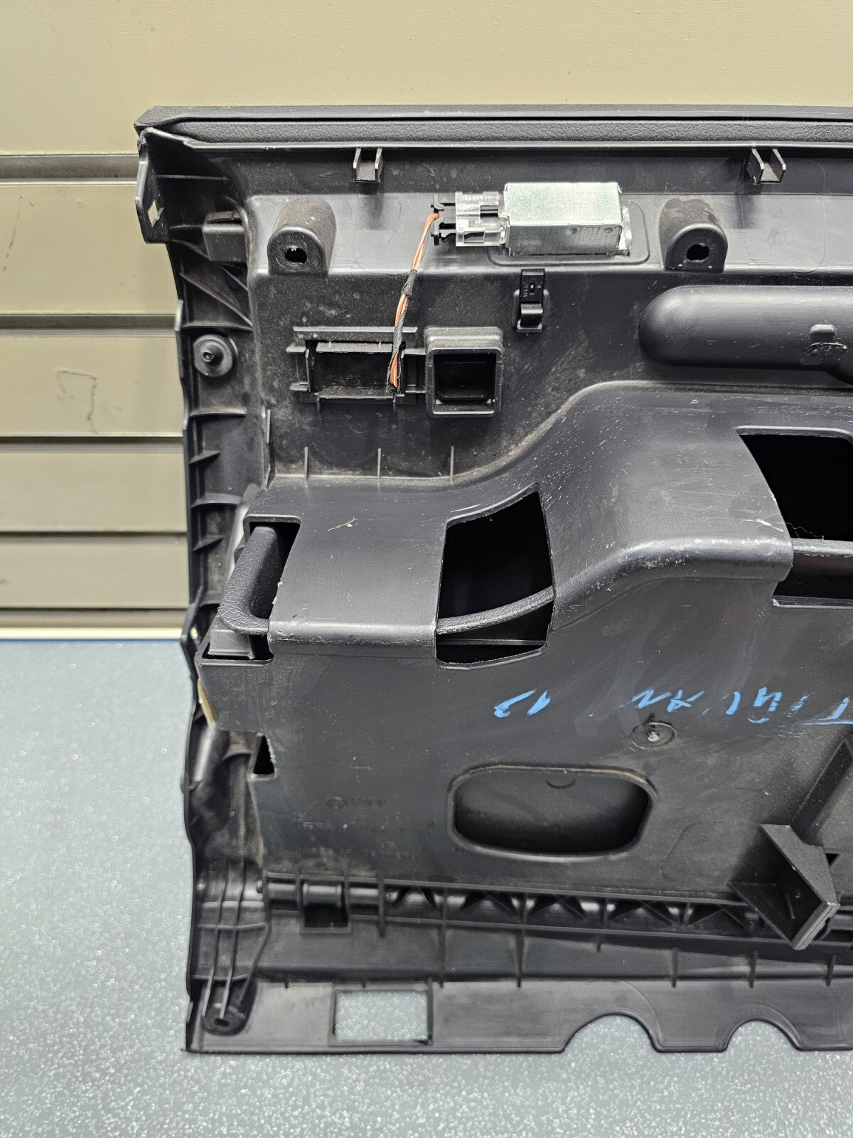 🔥09-18 Volkswagen Tiguan limited Glove Box Storage Compartment Assembly BLACK