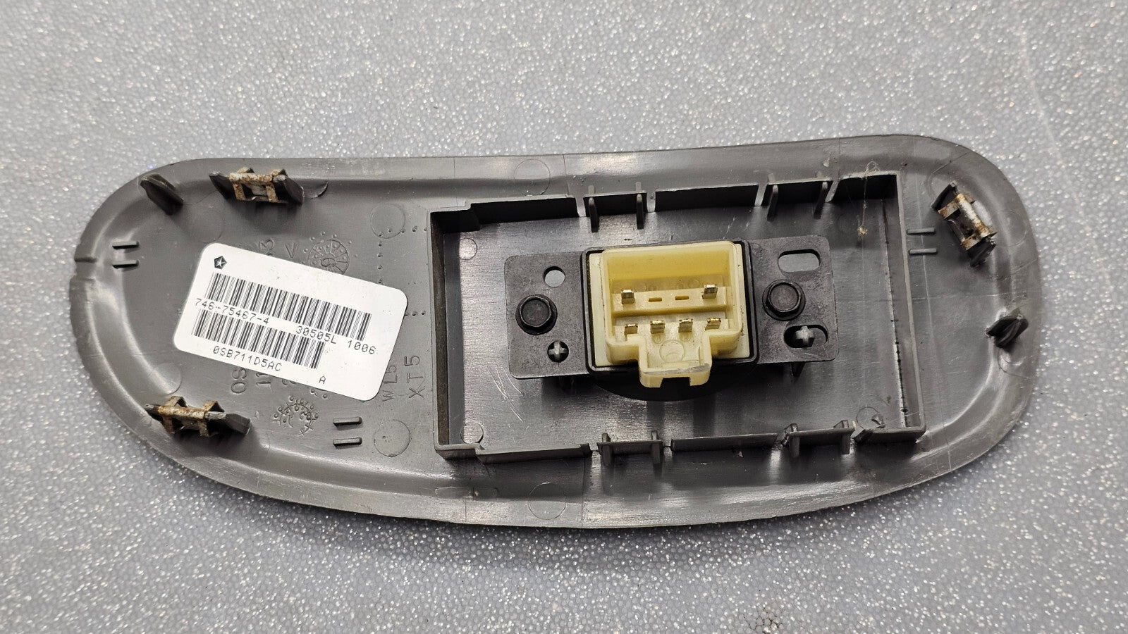 🔥01-07 Caravan Town Country Front Right Passenger Window Door Lock Switch Gray