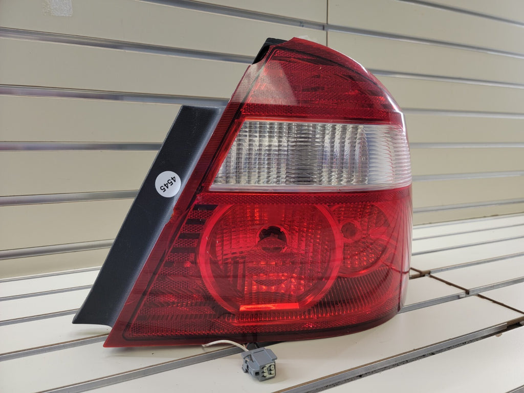 🔥2005-2007 Ford Five Hundred Passenger Side right Tail Light tailight