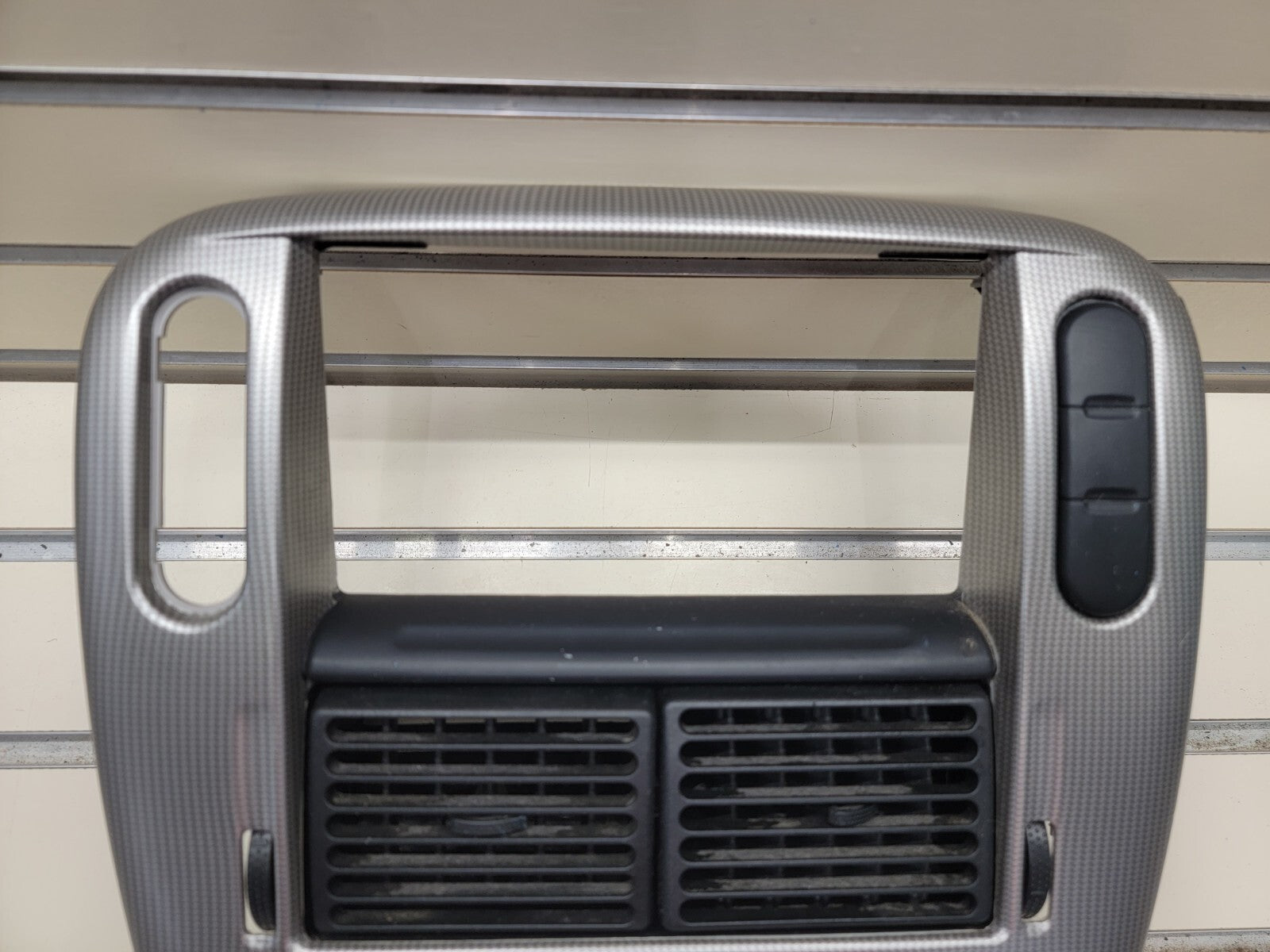 02-05 FORD EXPLORER RADIO AUDIO CLIMATE TEMPERATURE CONTROL BEZEL TRIM silver