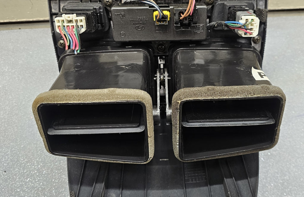 🔥01-06 HYUNDAI SANTA FE OEM BLACK CENTER DASH RADIO HEAT AC VENT TRIM BEZEL