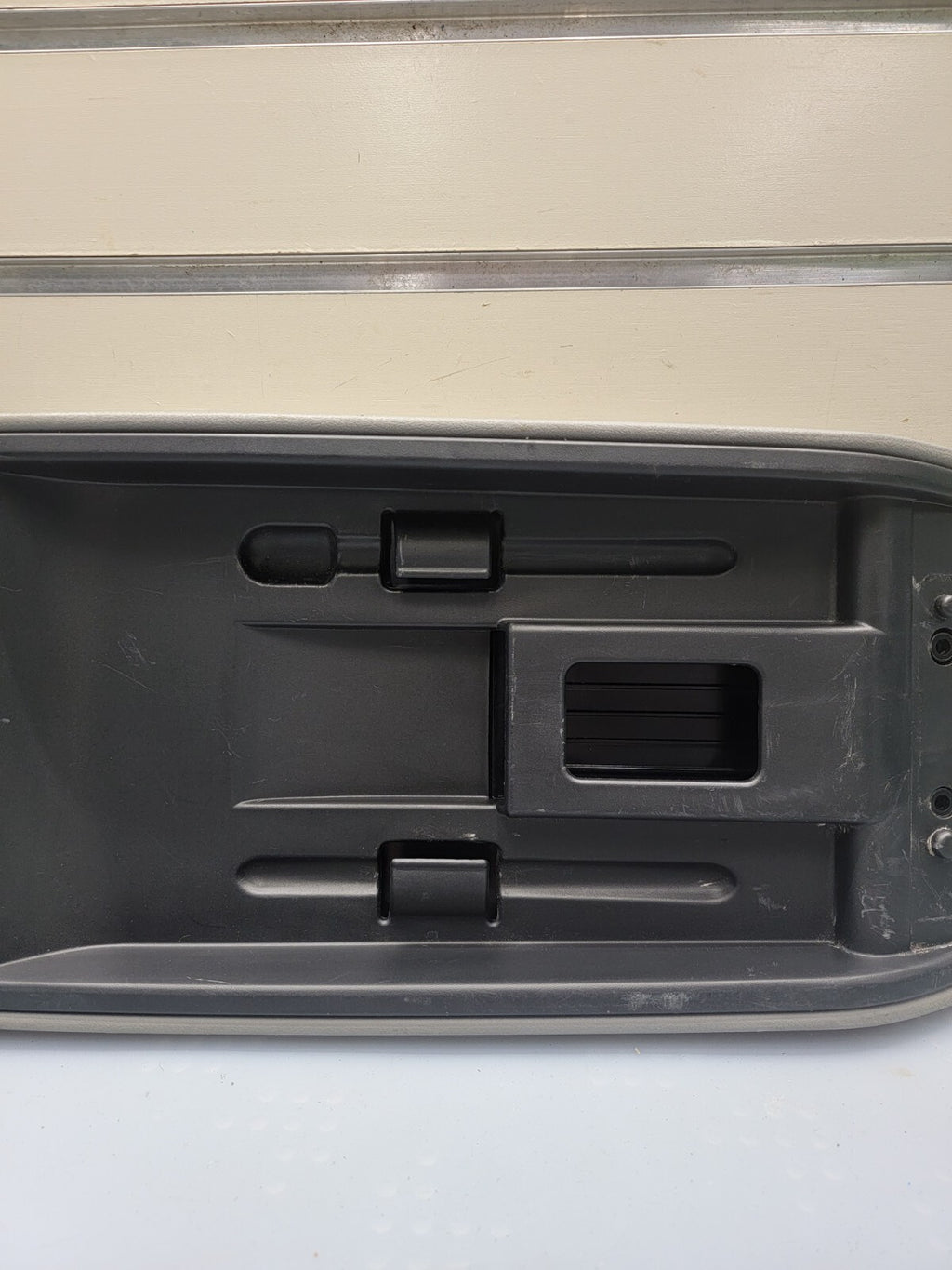 05-07 Chrysler 300 Dodge CHARGER Center Console ARMREST Lid Cover LIGHT GRAY L28