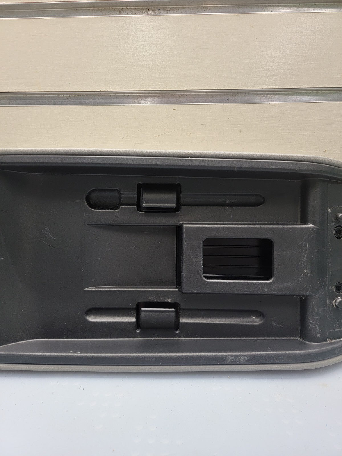 05-07 Chrysler 300 Dodge CHARGER Center Console ARMREST Lid Cover LIGHT GRAY L28