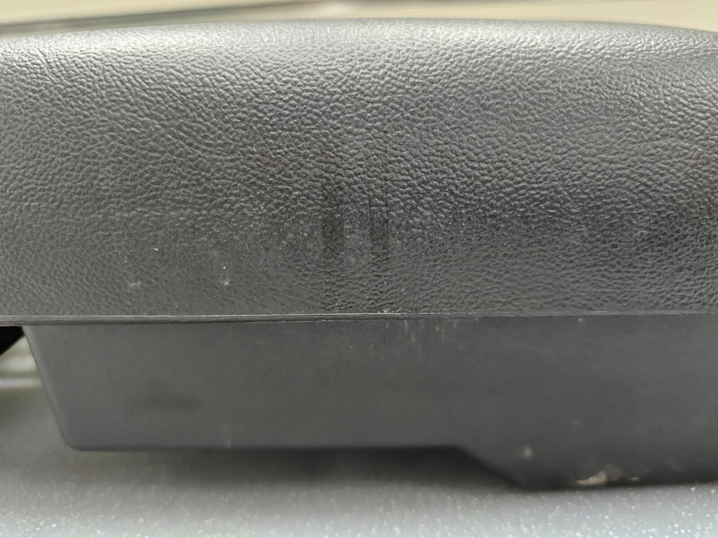 🔥07-09 Saturn Aura Center Console Arm Rest Leather Top Pad Cover Assembly Black