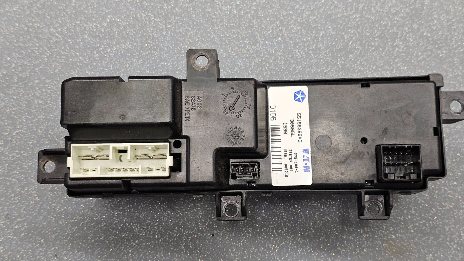 99-04 Jeep Grand Cherokee Driver Left Master Door Window Mirror Switch Assembly