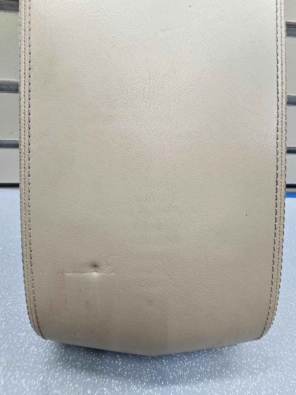 🔥08-13 Cadillac CTS Center Console Lid Armrest Leather Top Pad Assembly TAN