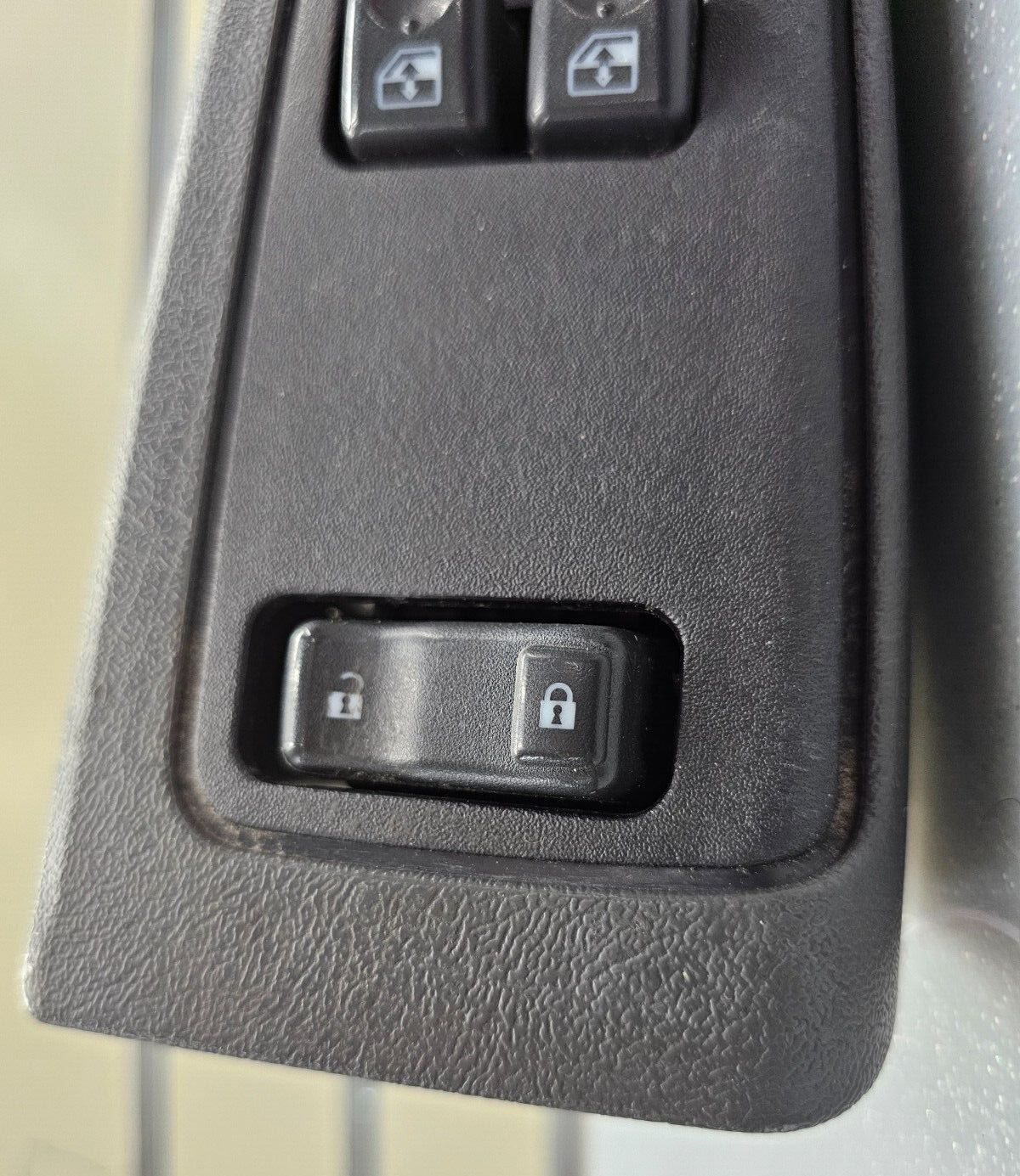 03-06 Silverado Sierra Power Left Driver Master Window Switch Assembly Black WS4