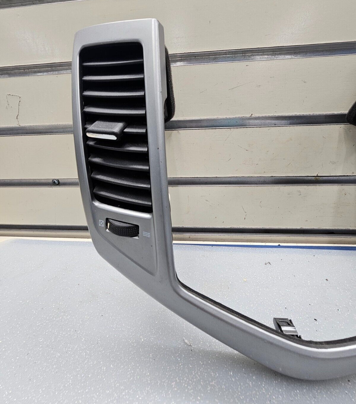 🔥2011 - 2015 Chevrolet Cruze Center Dash Air Vent Bezel trim silver