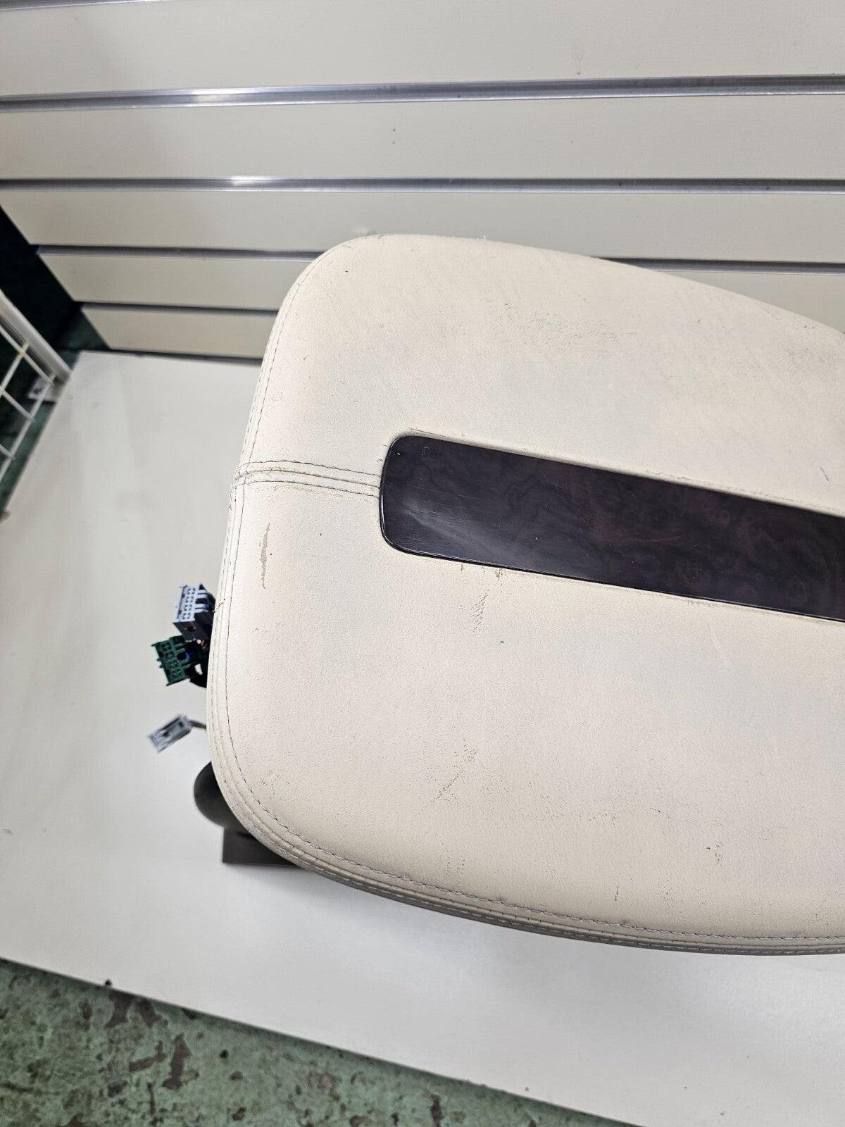 🔥07-08 CADILLAC ESCALADE ESV CENTER FLOOR CONSOLE ARM REST PANEL LIGHT TAN OEM