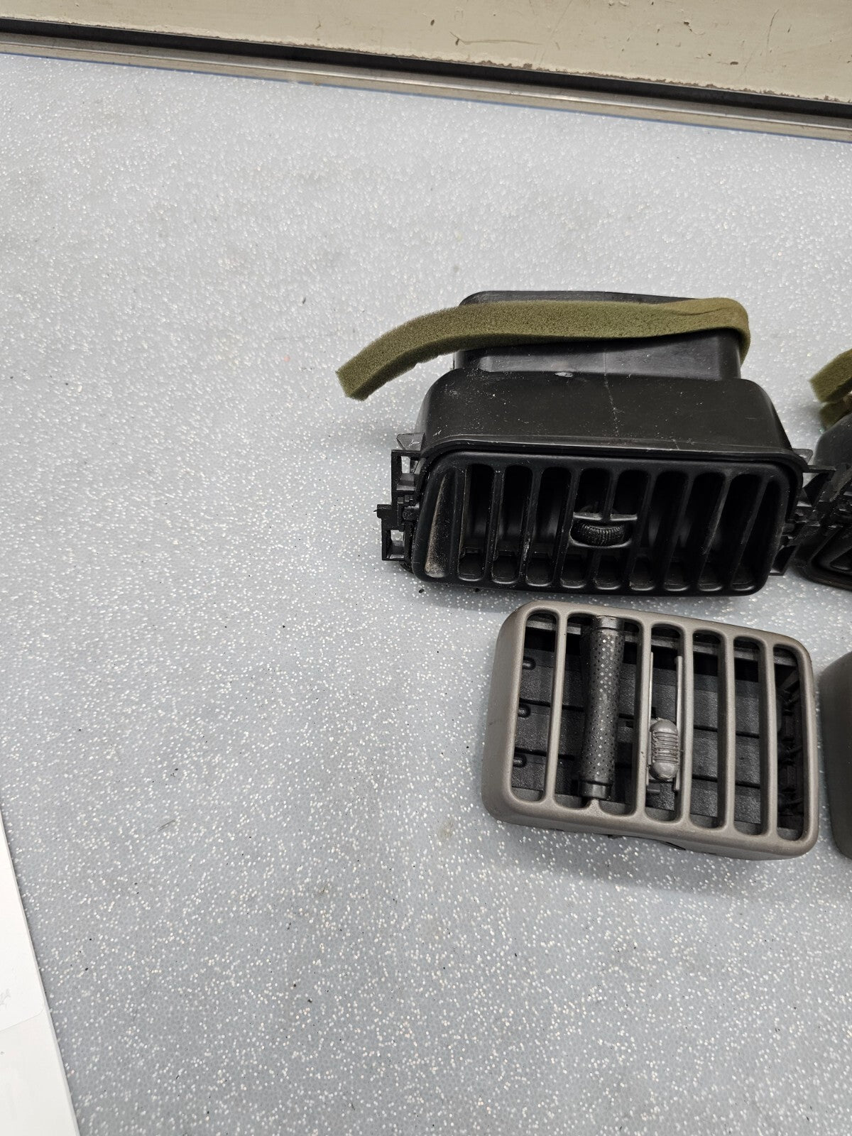 🔥01-07 FORD ESCAPE MERCURY MARINER DASH AC HEATER AIR VENT FILTER SET DARK GRAY
