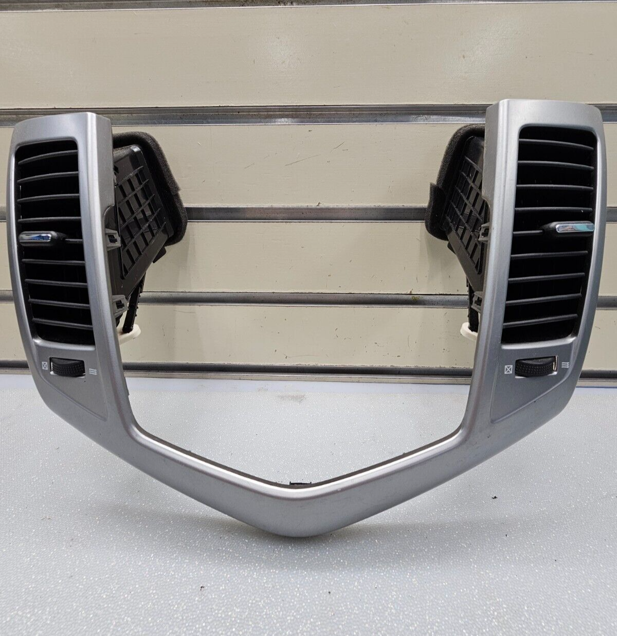 🔥2011 - 2015 Chevrolet Cruze Center Dash Air Vent Bezel trim silver