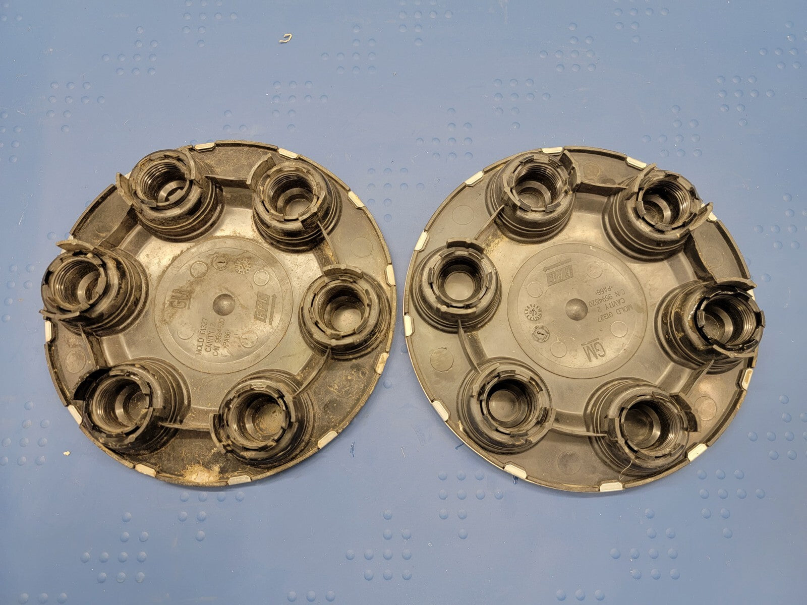 2004 - 2006 Chevrolet Silverado Tahoe Suburban Wheel Center Caps set