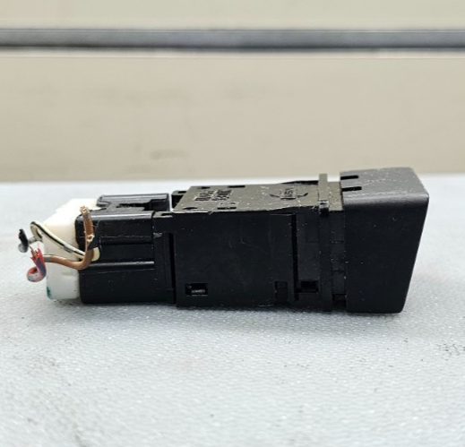 04-15 Armada Titan Hazard Emergency Warning Light Button Control Switch Assembly