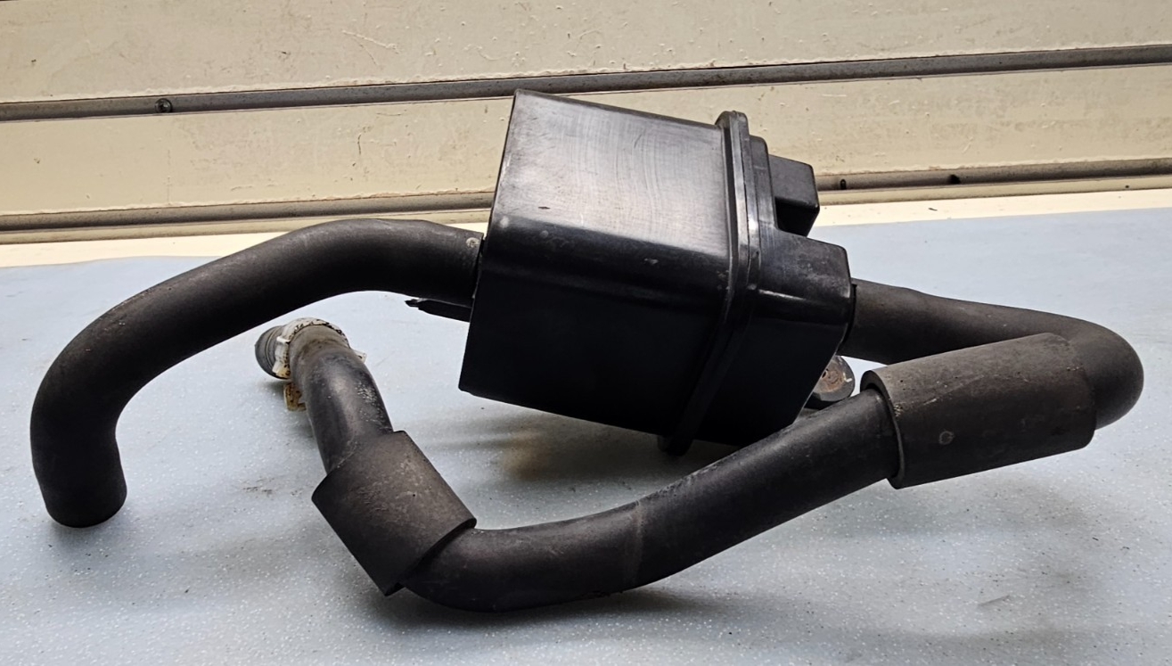 🔥98-02 ACCORD 4 CYLINDER FUEL VAPOR CHARCOAL EVAP EMMISION CANISTER ASSEMBLY