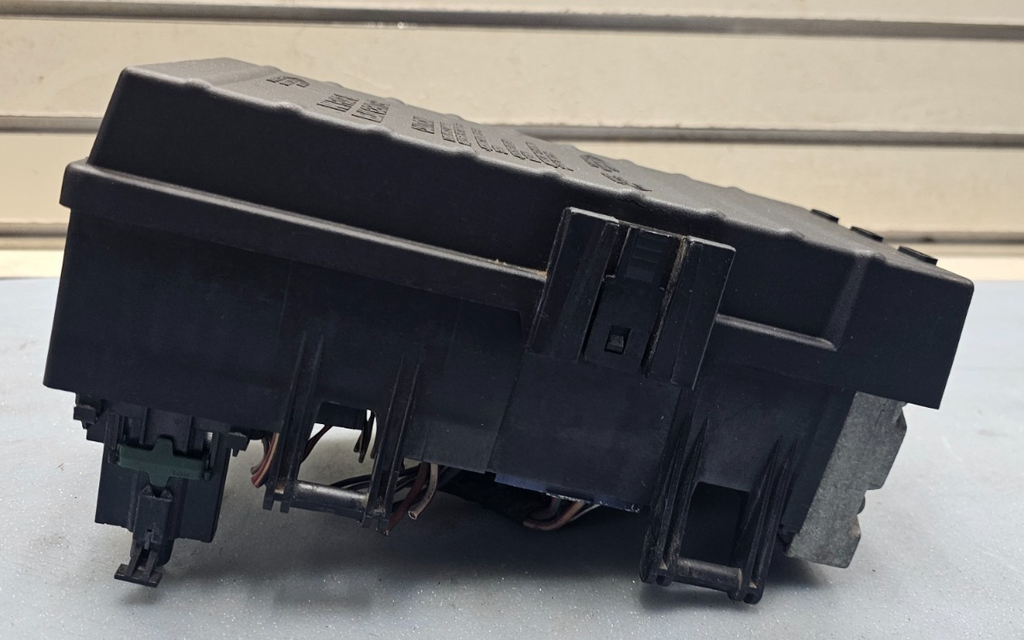 🔥06-07 Grand Caravan Town Country Fuse Box Relay Control Module TPIM Junction