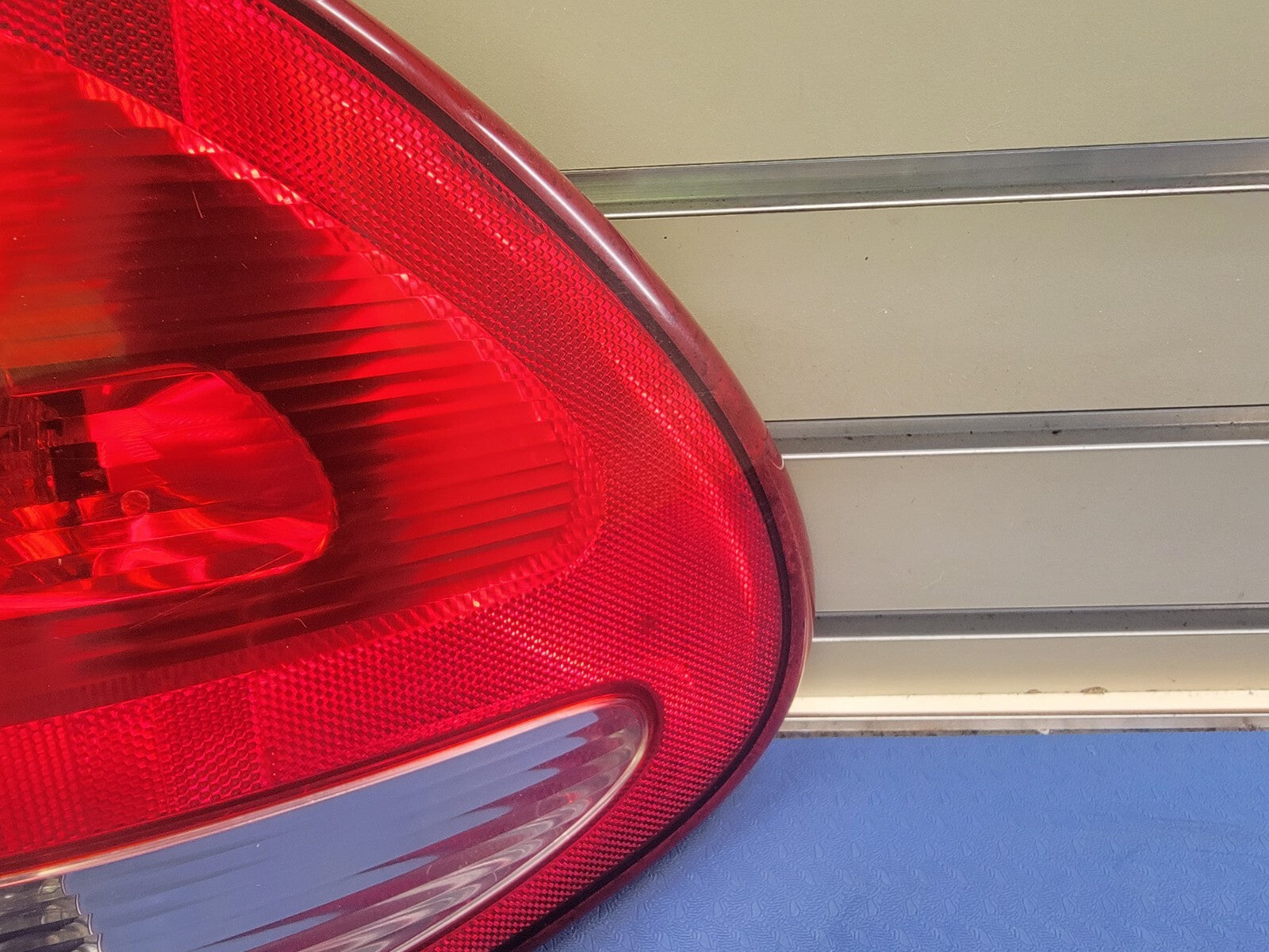 🔥04-07 Chrysler Town Country Dodge Grand Caravan left driver Taillight Assembly