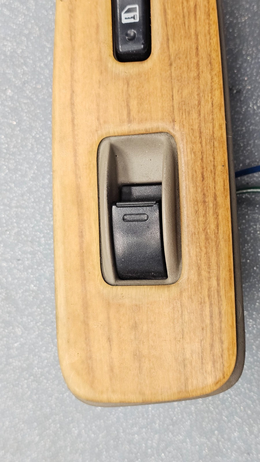 🔥98-05 Solara Sienna Tundra Front Right Passenger Door Power Window Switch Wood