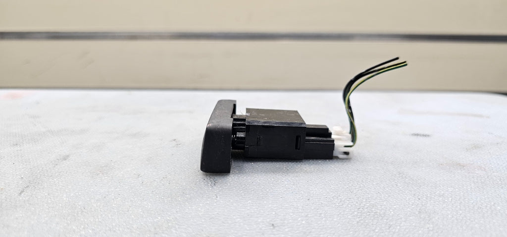 🔥06-11 Mitsubishi Endeavor Emergency Hazard Warning Light Lamp switch Assembly