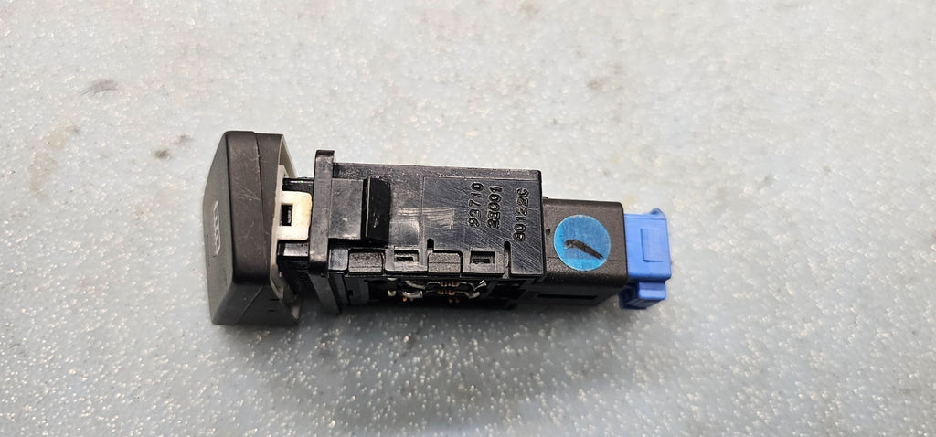 🔥05-06 Hyundai Tucson Rear Defrosted Defroster Heater Control Switch Button