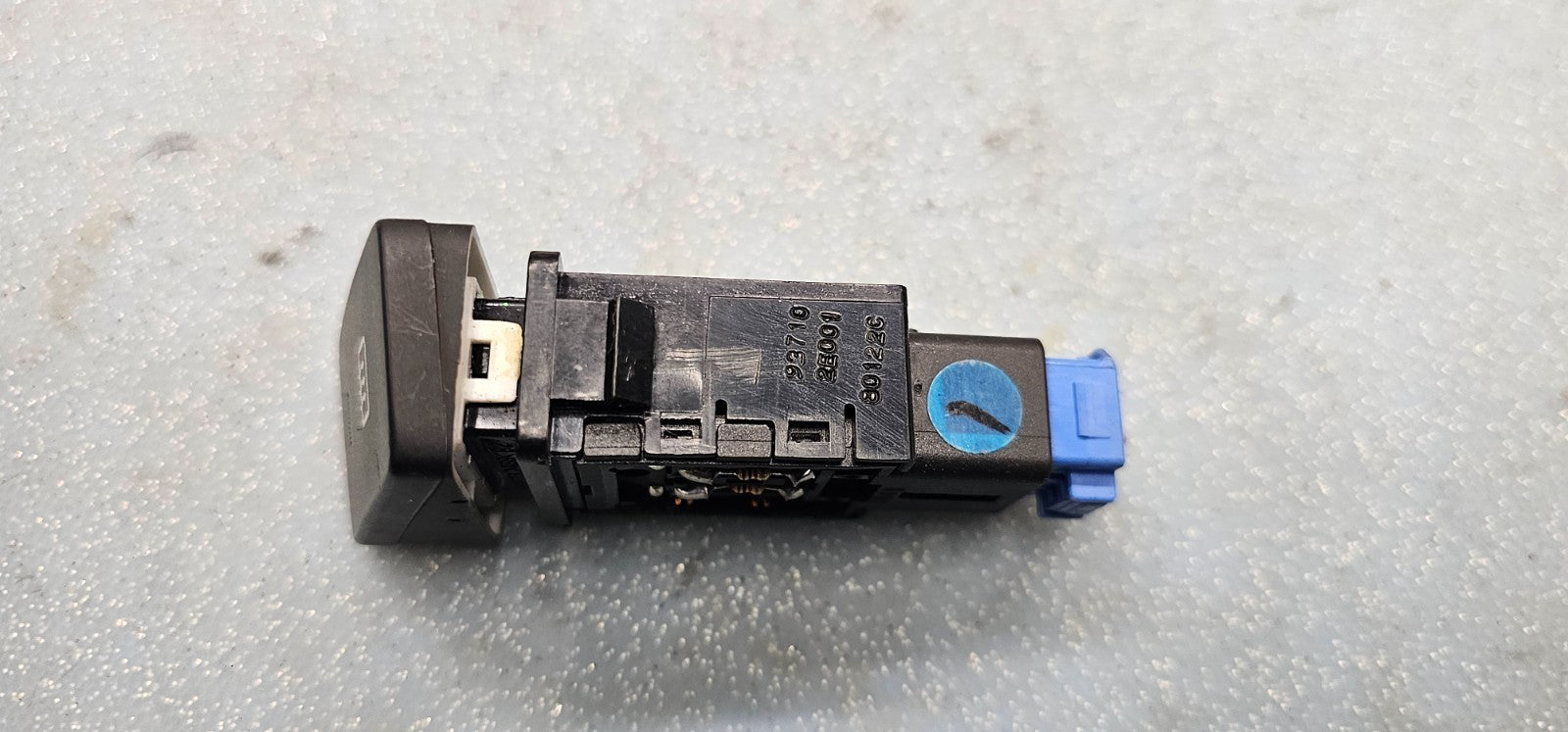 🔥05-06 Hyundai Tucson Rear Defrosted Defroster Heater Control Switch Button