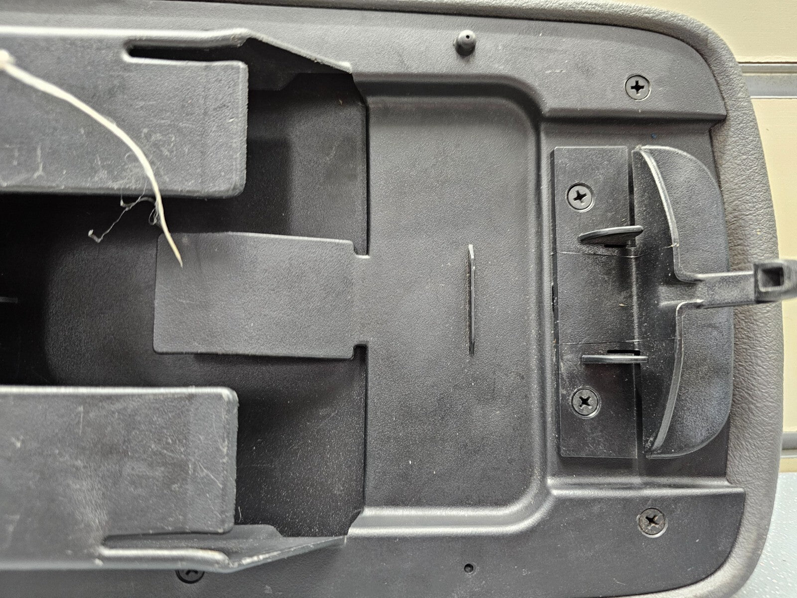 02-05 EXPLORER Mountaineer Center Console Lid Armrest Top Pad Cover Assembly DG