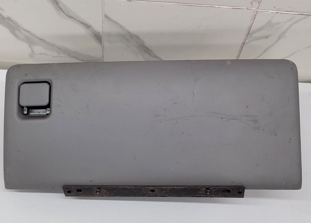 02-06 CADILLAC ESCALADE GLOVE BOX  DASH STORAGE COMPARTMENT OE LIGHT GRAY G9