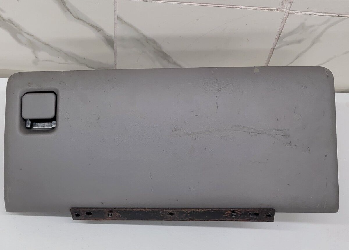 02-06 CADILLAC ESCALADE GLOVE BOX  DASH STORAGE COMPARTMENT OE LIGHT GRAY G9