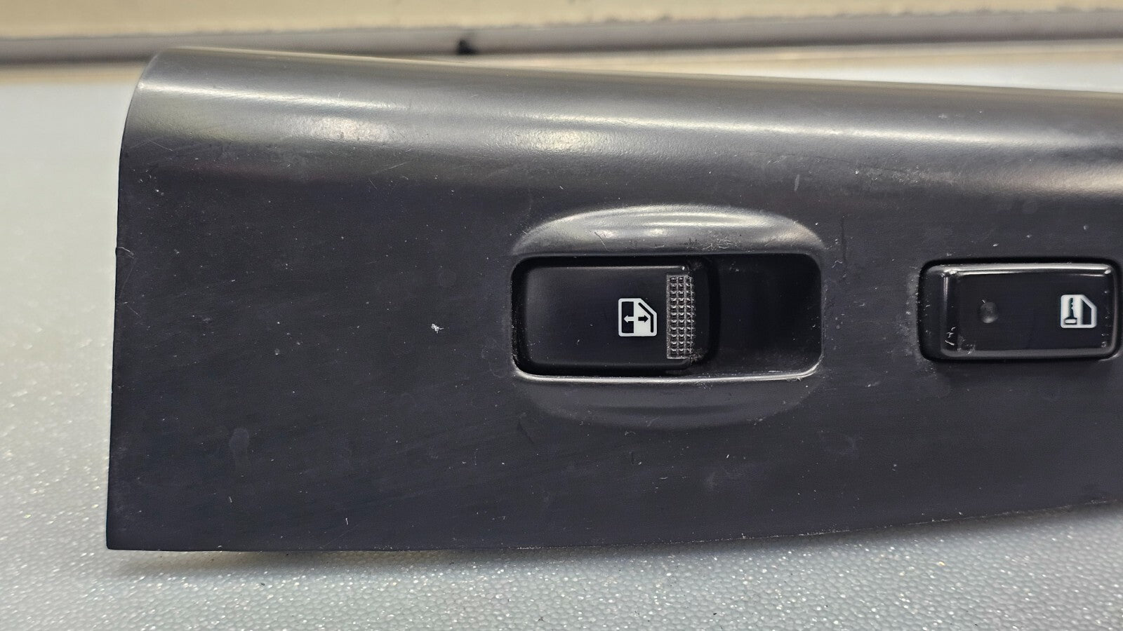 🔥05-10 Kia Sportage Front Right Passenger Window Control Switch Bezel Black OEM