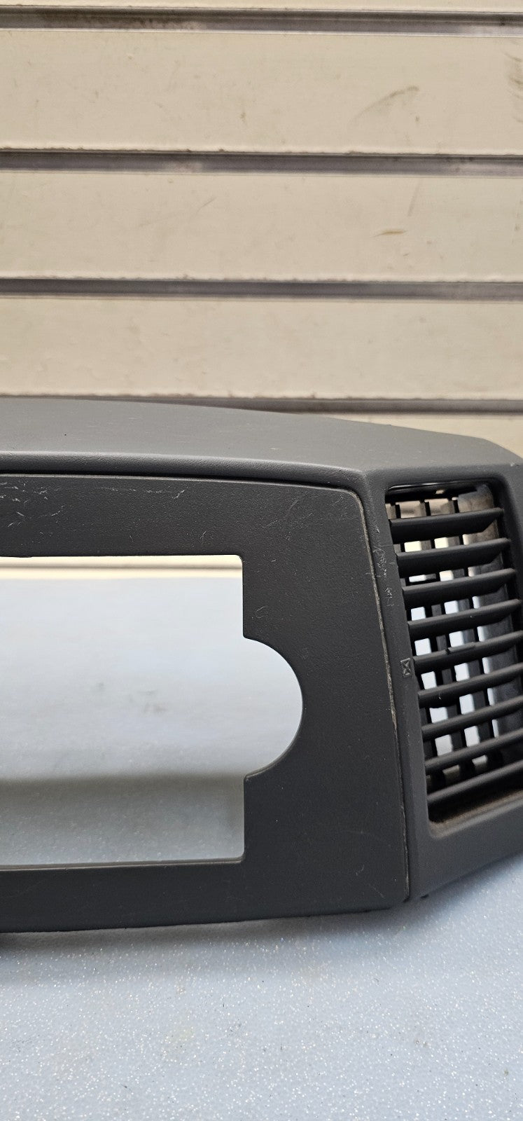 🔥05-07 Grand Cherokee Center Radio Dash Bezel Trim Panel Surround Balck B30
