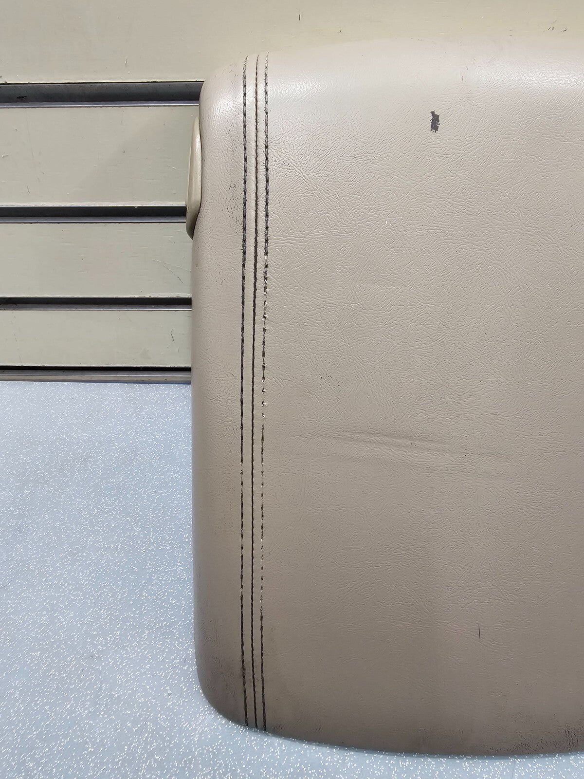 03-06 SILVERADO SIERRA Center Console Armrest Lid Storage Cover Assembly TAN L8